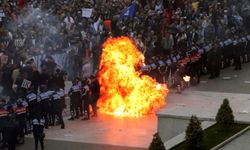 Arnavutluk'ta hükümet karşıtı protesto