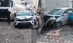 Batman'da freni boşalan tanker, park halindeki araçlara çarptı