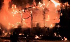 Batman'da gece saatlerinde çıkan yangın kafeyi kullanılamaz hale getirdi