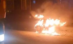 Batman'da park halindeki otomobil alevlere teslim oldu