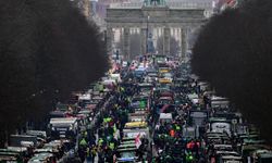Berlin sokaklarında tarım politikalarına traktörlü tepki