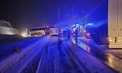 Bingöl-Erzurum kara yolunda tır ve yolcu otobüsü çarpıştı: 3 yaralı