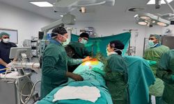 Bitlis Devlet Hastanesi’nde ilk kez kapalı yöntemle omurga ameliyatı yapıldı