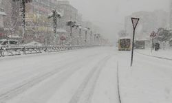 Bursa’da kar nedeniyle eğitime ara verildi