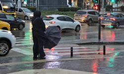 Bursa’da şiddetli lodos hayatı felç etti