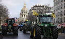 Frana'da çiftçiler traktörleriyle Paris sokaklarına çıktı