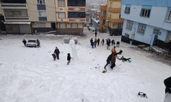 Gaziantep’te yoğun kar yağışı çocuklara eğlence oldu