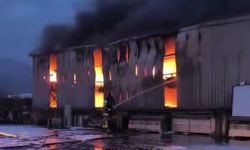 Hatay’da lastik deposunda çıkan yangın söndürüldü
