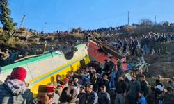 Hindistan'da otobüs kazası: 9 ölü 40 yaralı