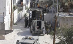 İşgalcilerden El Halil'de baskın: 3 Filistinli esir alındı