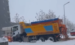 Kar Diyarbakır'ı teslim aldı: Küreme aracı bile yolda kaldı