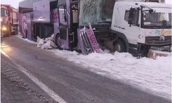 Kars’ta yolcu otobüsü kargo kamyonuna çarptı: 9 yaralı