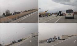 Konya’da şiddetli rüzgâr nedeniyle çok sayıda tır devrildi