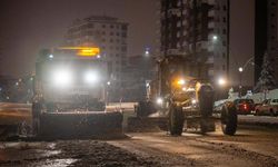 Malatya'da açılan yollar, yoğun kar yağışı nedeniyle tekrar kapanıyor