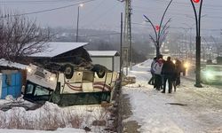 Malatya'da işçi servisi devrilerek ters döndü: 9 yaralı