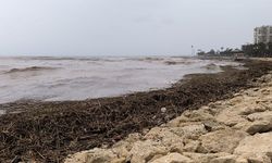 Mersin’i sel vurdu: Şiddetli yağış hayatı olumsuz etkiledi