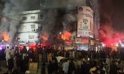 Pakistan'da alışveriş merkezinde yangın: 6 ölü, 20 yaralı