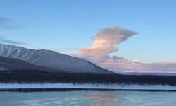 Rusya'daki Şiveluç Yanardağı bir günde iki kez patladı