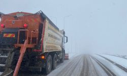 Şanlıurfa’da yoğun kar yağışı nedeniyle tır trafiğine kısıtlama getirildi