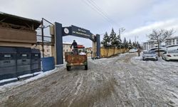 Siirt’te kar yağışı sonrası tuzlama ve buzlanmaya karşı çalışmalar sürüyor