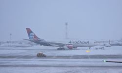 Sırbistan'da kar yağışı sonrası uçak seferleri iptal edildi