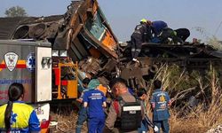 Tayland’da vinç trenin üzerine devrildi: En az 20 ölü