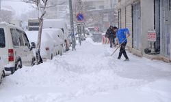 Van’da yoğun kar yağışı etkisini sürdürüyor