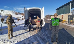 Yerlikaya: 478 düzensiz göçmen ile 19 organizatör yakalandı