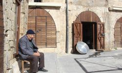 88 yaşındaki kalaycı ustası tüm sebatıyla orucunu tutmaya devam ediyor