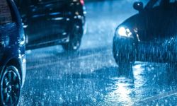 Antalya'da şiddetli yağış ve fırtına nedeniyle eğitime ara