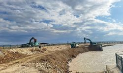 Batman’da baraj debisi yükseldi, taşkın duvarı hasar gördü