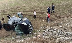 Batman'da sürücüsünün direksiyon hakimiyetini kaybettiği otomobil takla attı: 3 yaralı