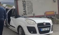 Batman'da tırın dorsesi radar aracının üzerine devrildi