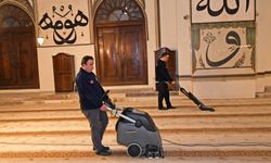 Bursa Ulu Camii’nde Ramazan temizliği