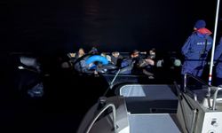 Çanakkale’de lastik bottaki 29 düzensiz göçmen yakalandı