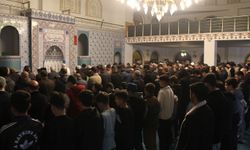 Diyarbakırlılar teravih namazı için camilerde saf tuttu