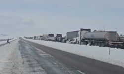 Doğubayazıt-Ağrı Karayolunda kilometrelerce kuyruk oluştu