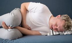 Gaz sıkışması ve mide şişkinliği: Nedenleri, belirtileri ve tedavi yöntemleri