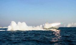 İran Devrim Muhafızları, güney kıyılarda tatbikat düzenledi