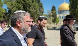 İşgal bakanı Ramazan ayının ilk Cuma günü Mescid-i Aksa avlusuna baskın düzenledi