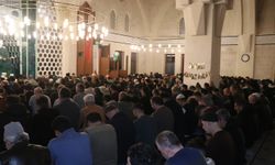 İstanbul'da ilk teravih heyecanı: Camiler dolup taştı