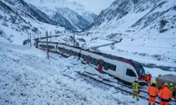 İsviçre'de tren, çığ nedeniyle raydan çıktı