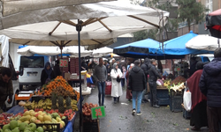 Kış aylarında pazar esnafının zorlu mesaisi