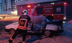 Malatya'da park halindeki otomobilde yangın