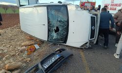 Mardin’de otomobil ile hafif ticari araç kafa kafaya çarpıştı: 4  yaralı 