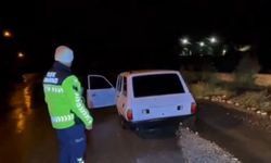 Mersin'de mevzuata aykırı egzoz  ve plakasız araç kullanan sürücüye ceza