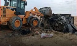 Mısır'da minibüs ile kamyon çarpıştı: 7 ölü