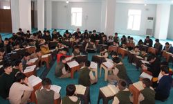 Okullarda Ramazan bereketi: Öğrenciler mukabelede buluştu