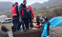 Siirt’te şiddetli yağış ve fırtına hayvancılıkla geçinen ailenin çadırlarını yıktı: 20 kişi tahliye edildi