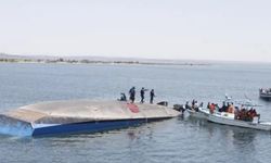 Sudan'da yolcu feribotu battı: 15 ölü